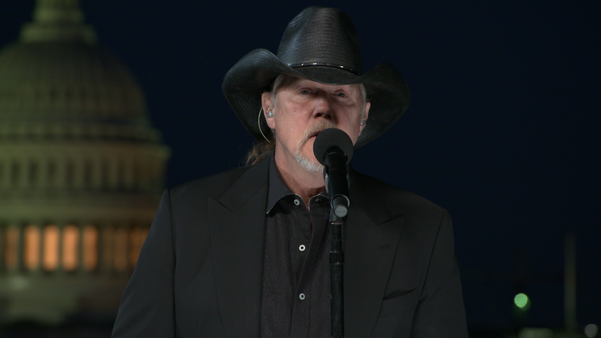 Trace Adkins Performs "If the Sun Comes Up" | Cascade PBS