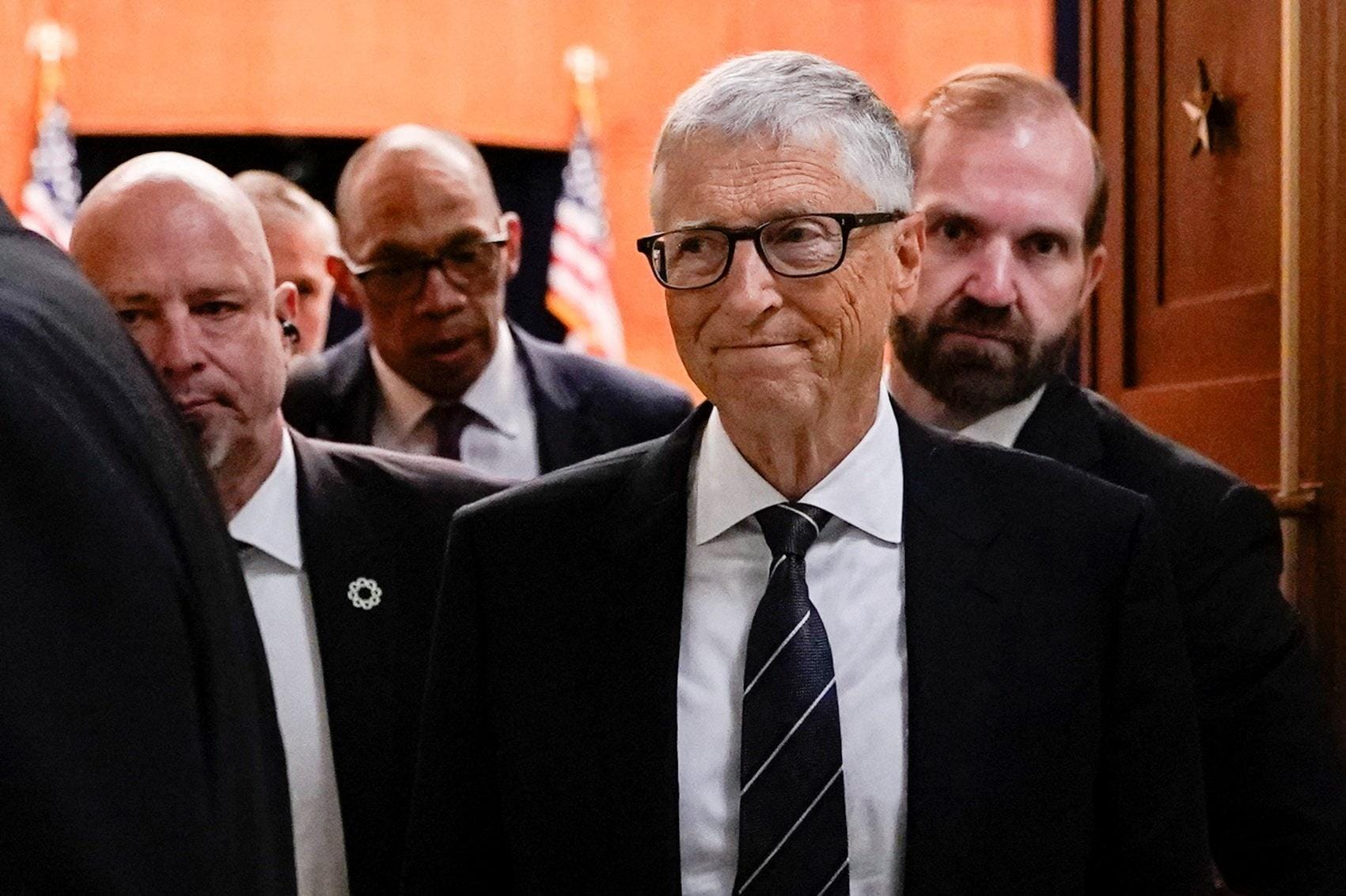 News Wrap: Gates says he made 'grave error' meeting Epstein
