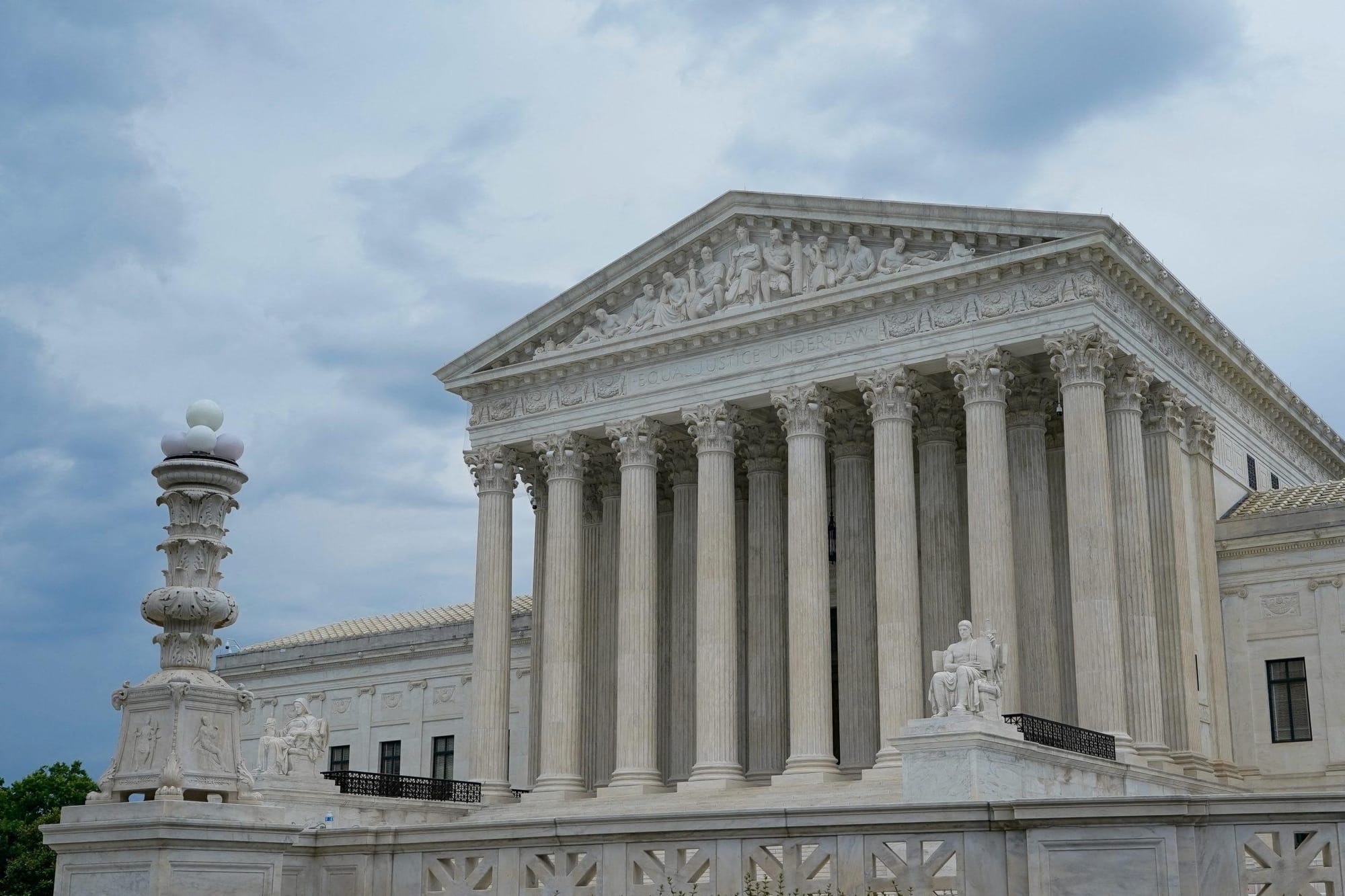 News Wrap: SCOTUS sides with Trump in deportation case