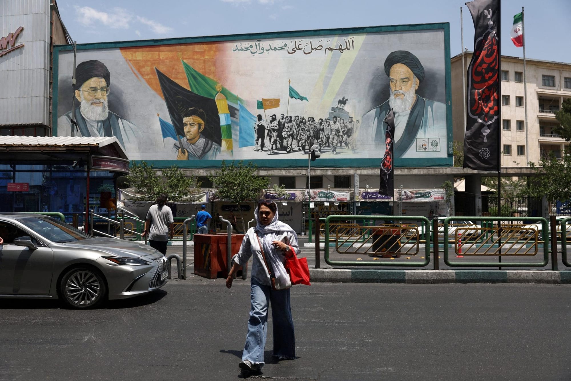 White House defends Iran agreement as U.S. lifts blockade