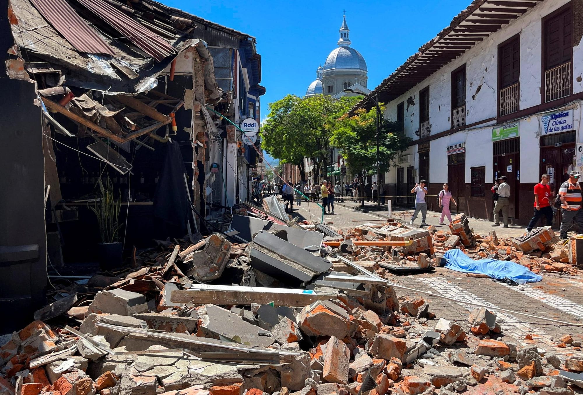7.4-magnitude earthquake rocks Colombia
