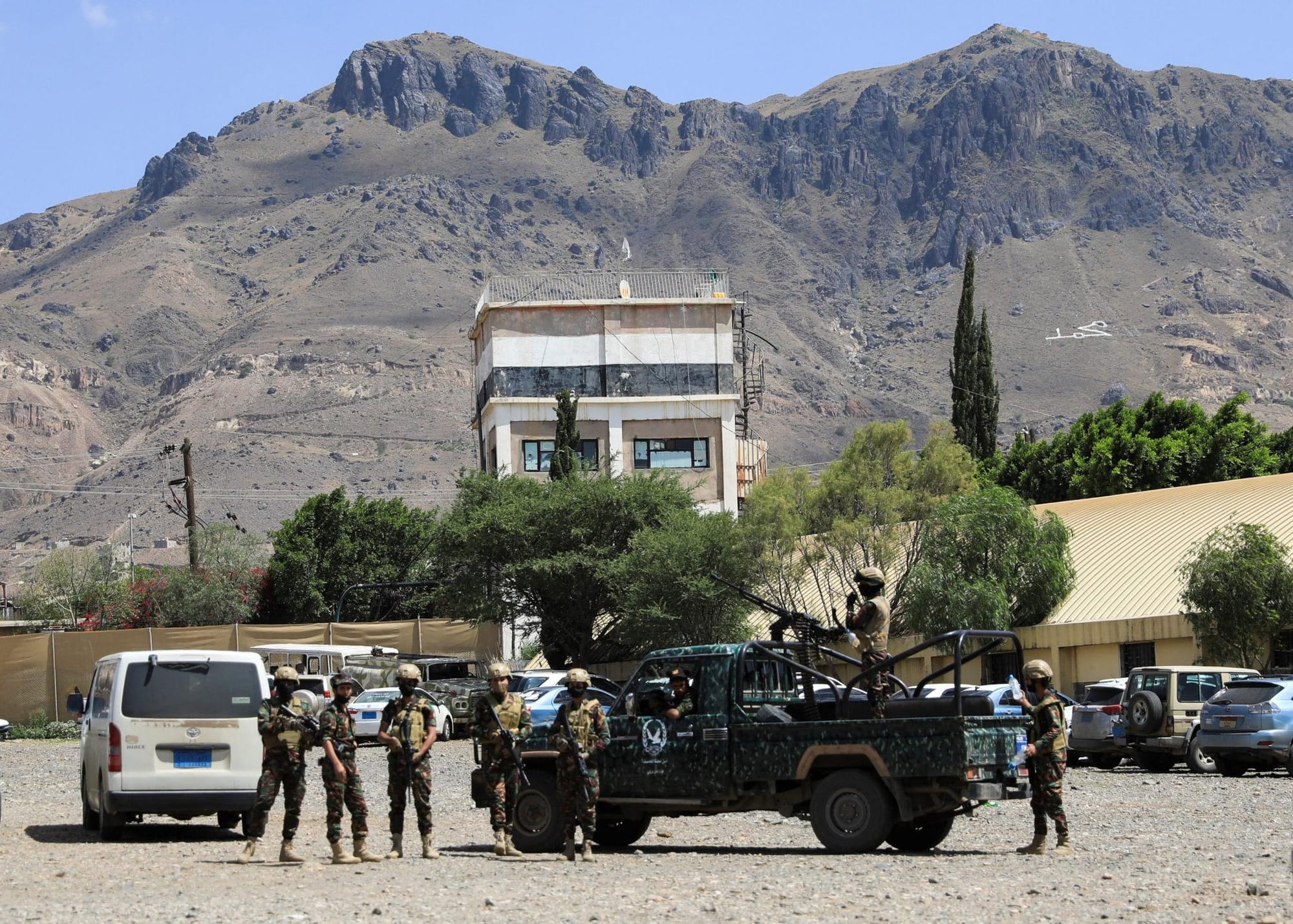 Houthi gains, Saudi pipeline attack pressure oil markets