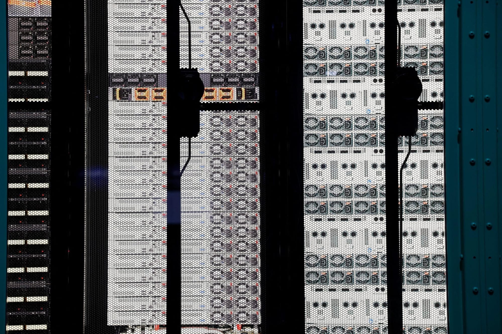 AI leaders fuel calls to rein in rapidly advancing tech