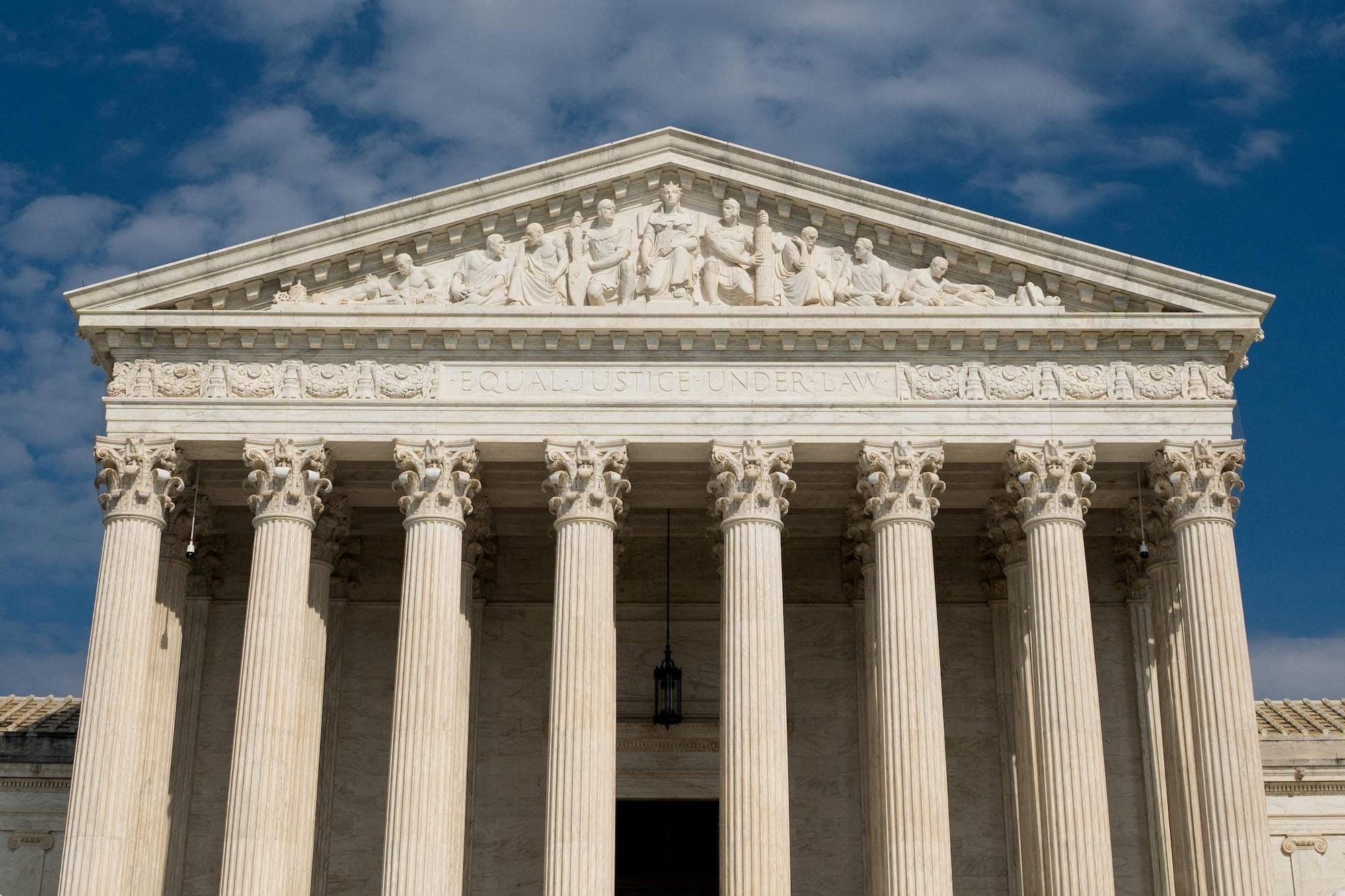 News Wrap: SCOTUS to review mandatory detention for migrants