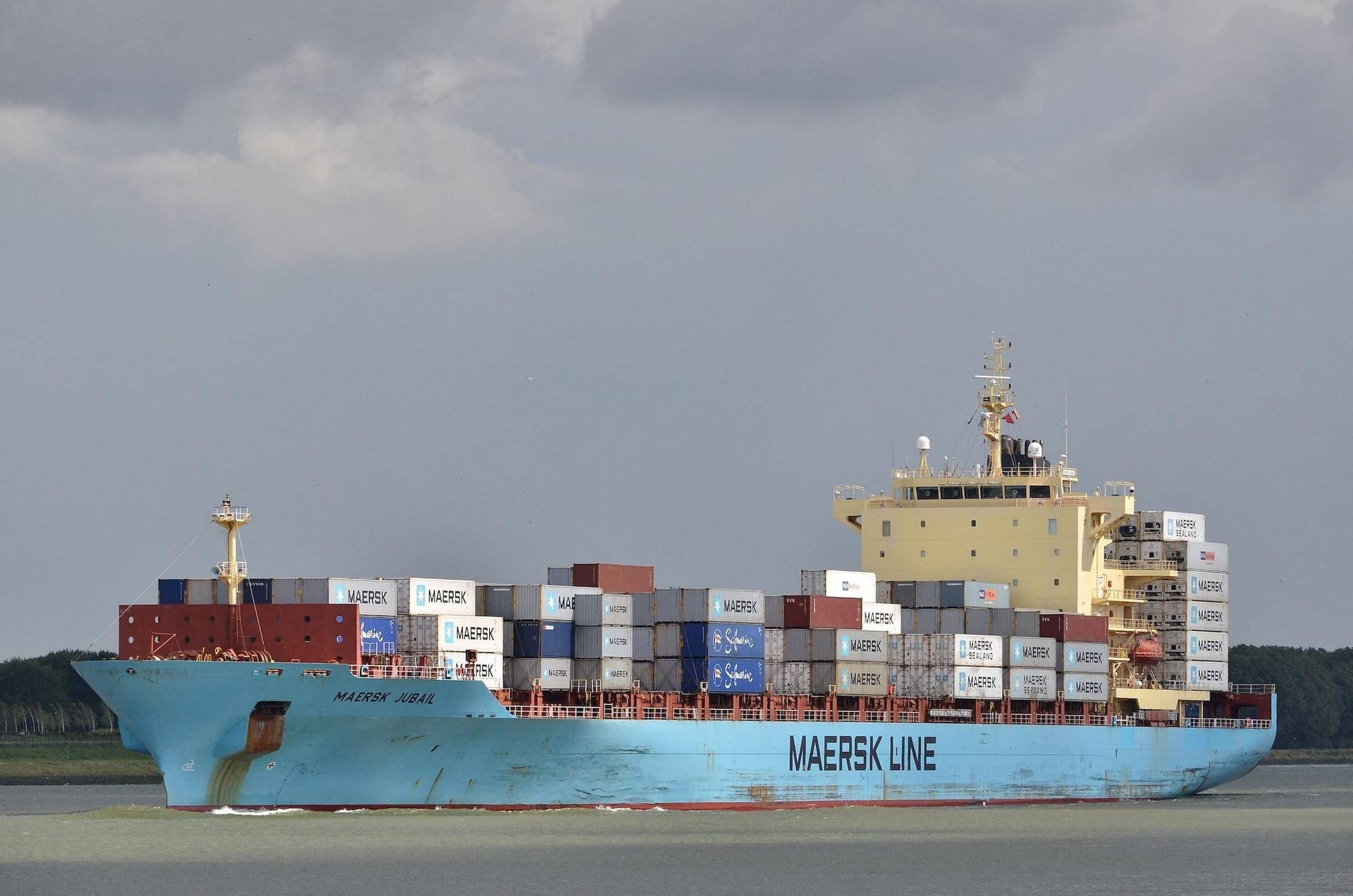 News Wrap: Ship sinks after hitting Strait of Hormuz mine