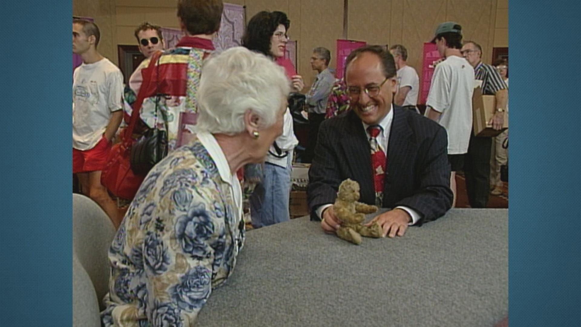‘Vintage First Finds, Hour 6’ Preview Highlights Early ROADSHOW Antiques