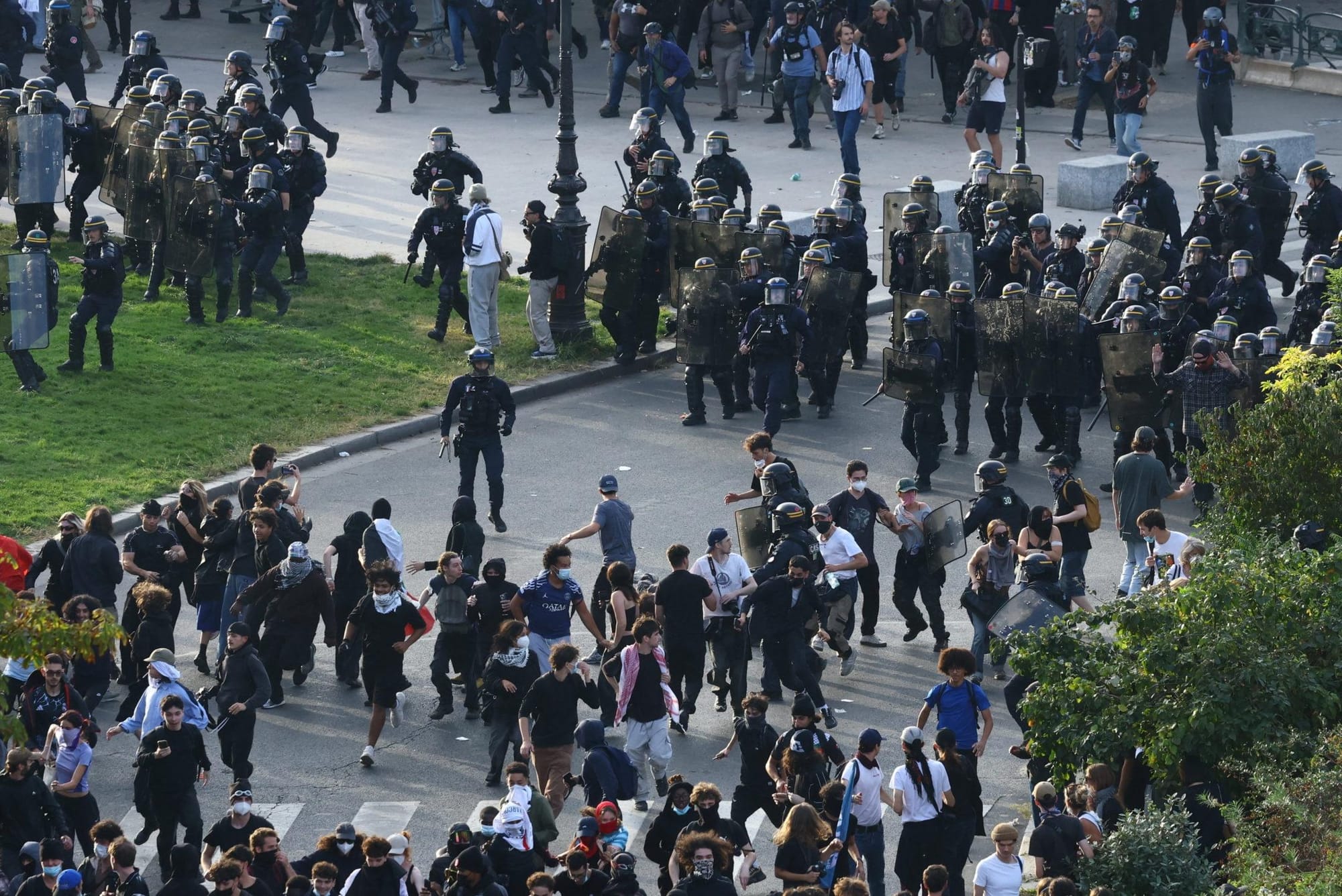 French students lead massive protests across country
