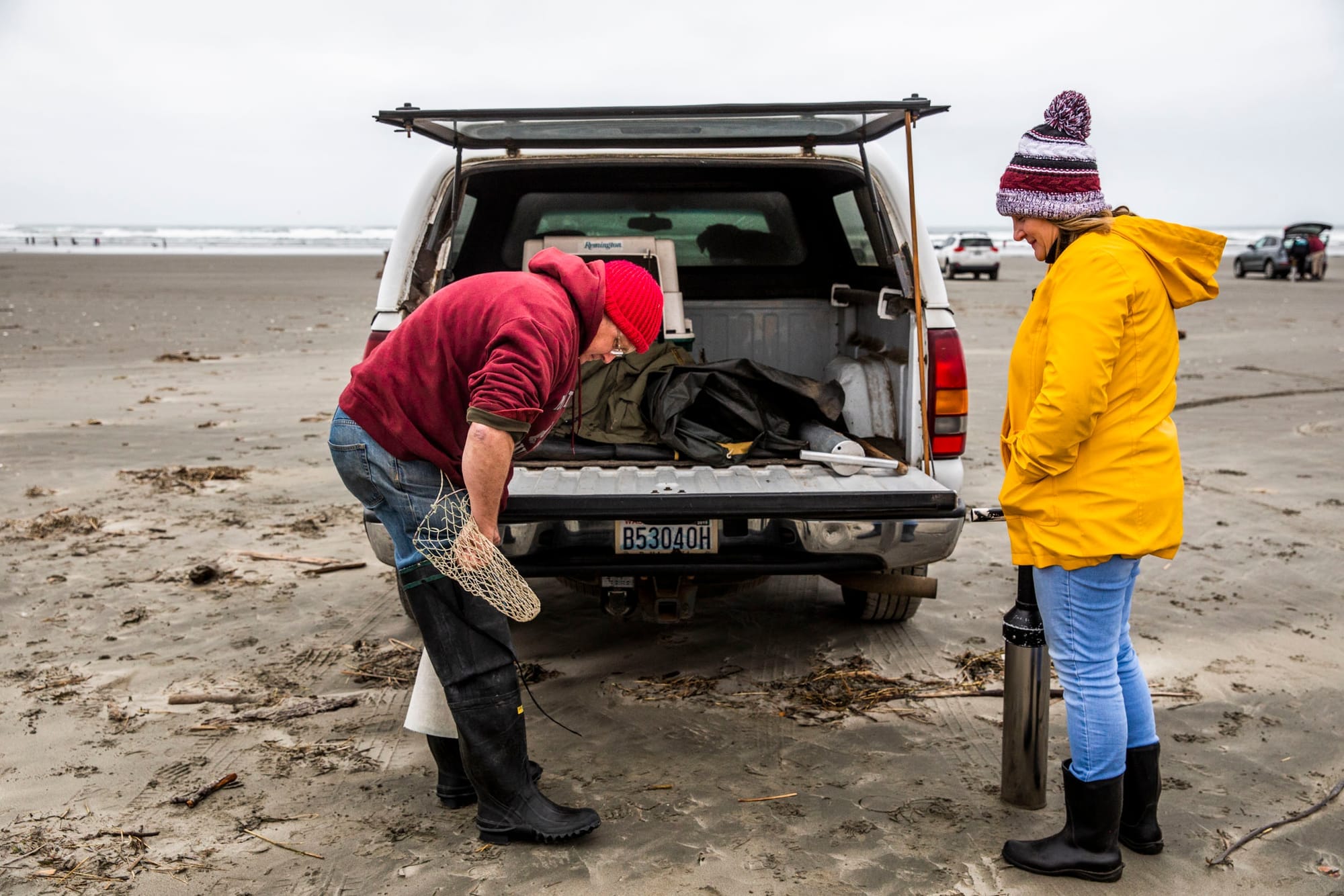 WDFW Coastal Shellfish Manager Dan Ayres and his wife Gail of Montesano get their gear out of their truck before digging for razor clams at Grayland Beach State Park in Grayland, Wash. on Wednesday, Jan. 2, 2019.