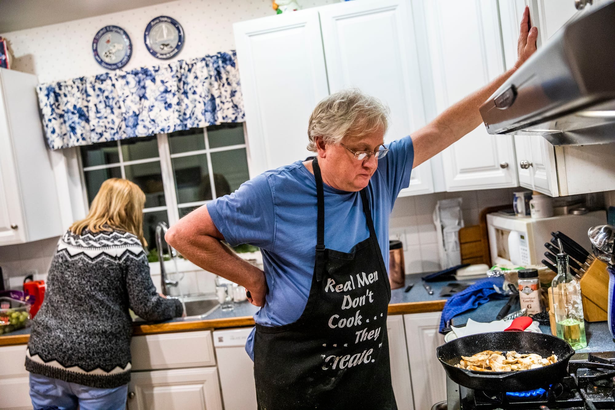 WDFW Coastal Shellfish Manager Dan Ayres fries fresh razor clams in his Montesano home.