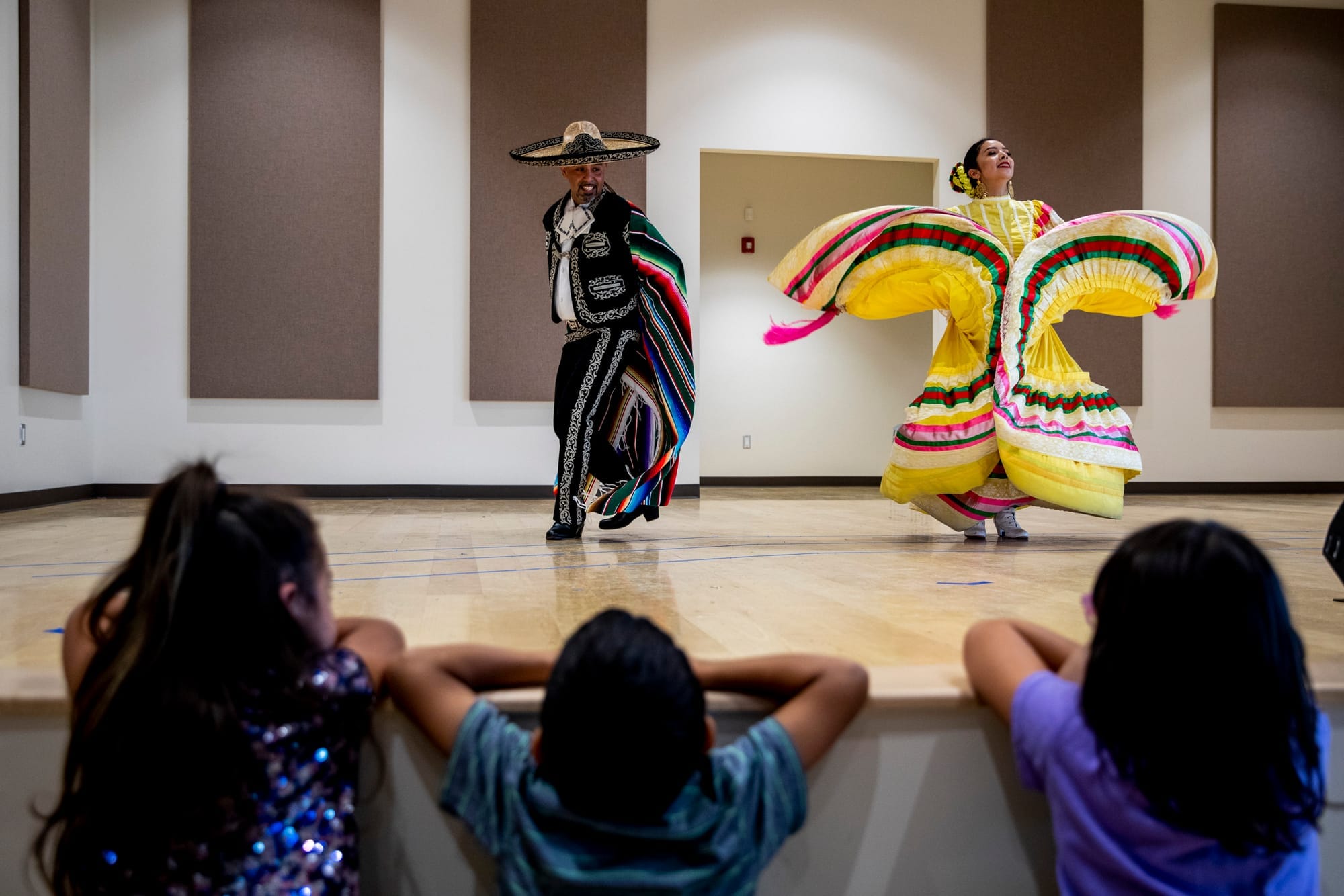 two dancers in folk costumes from Jalisco