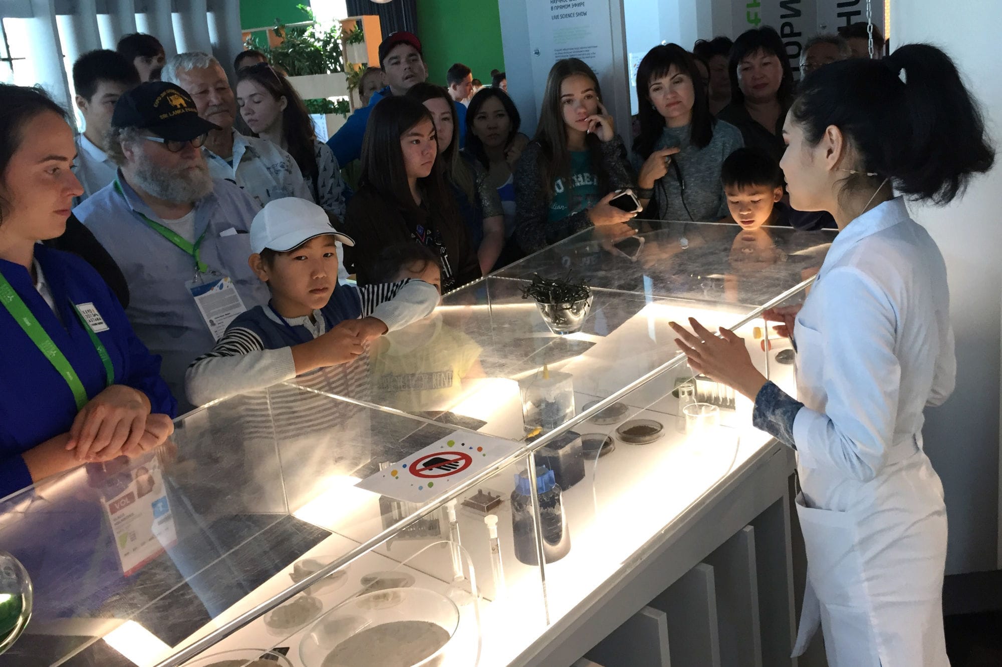 Visitors learn about transforming algae into fuel