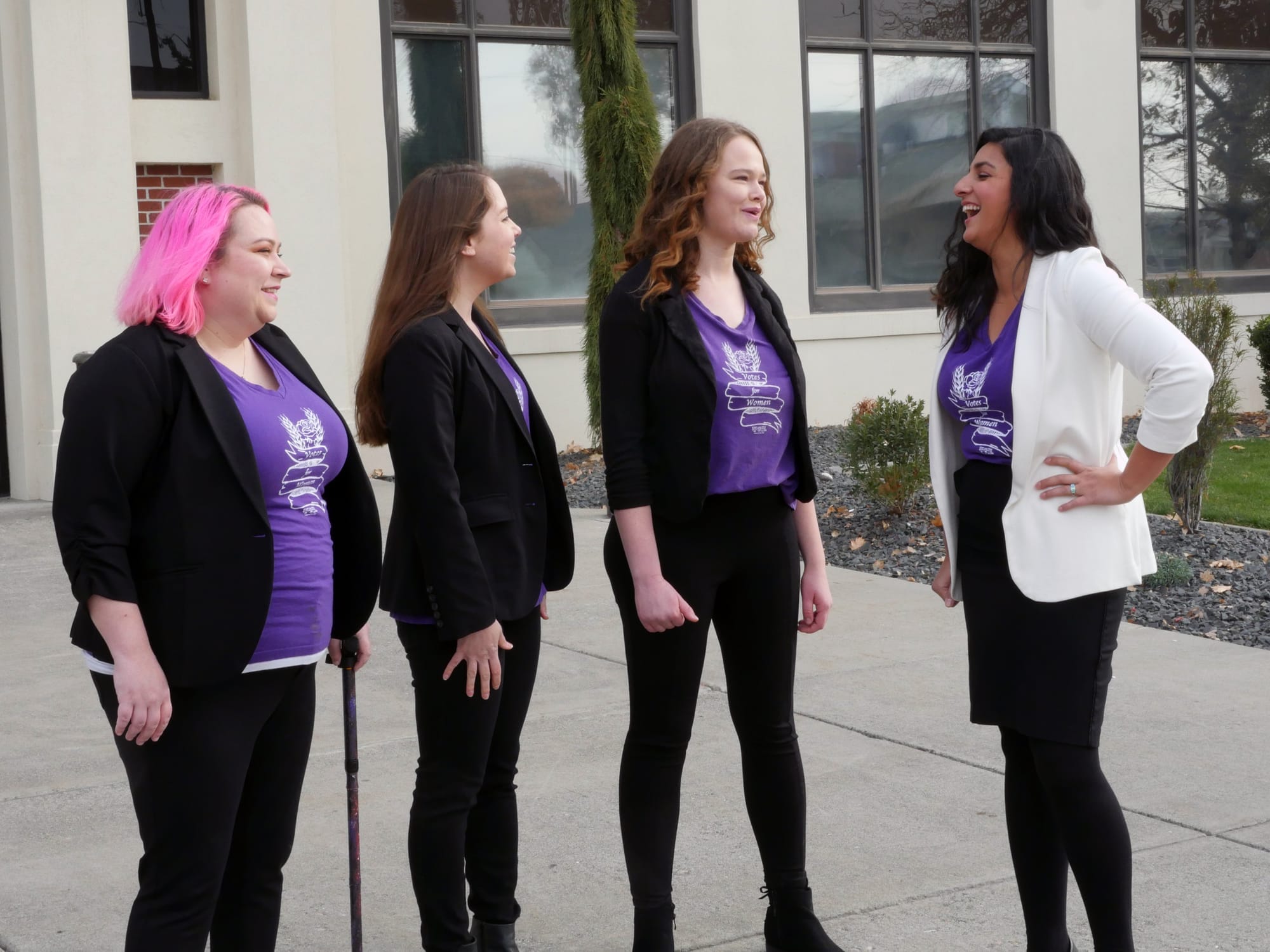 Roach meets with her campaign staff.