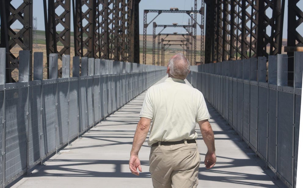 Erik Smith crosses a footbridge over the Columbia River at Beverly, Washington