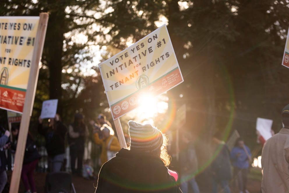 people at a rally in favor of Initiative 1