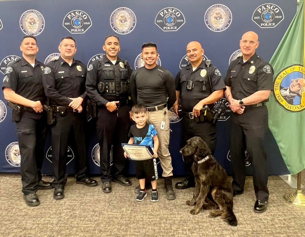 Victor Manuel Arzate poses with Pasco Police officers