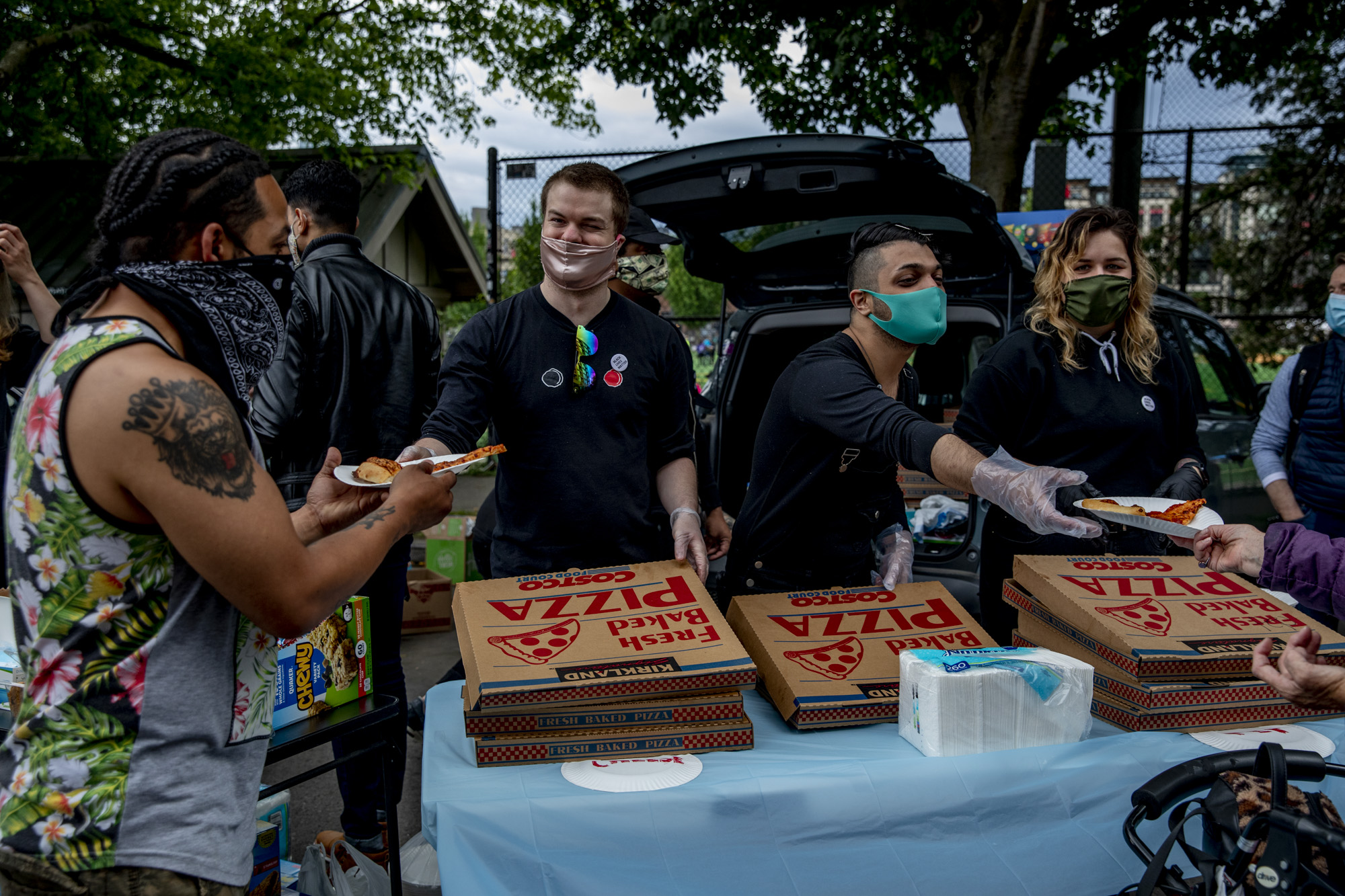friends hand out pizza