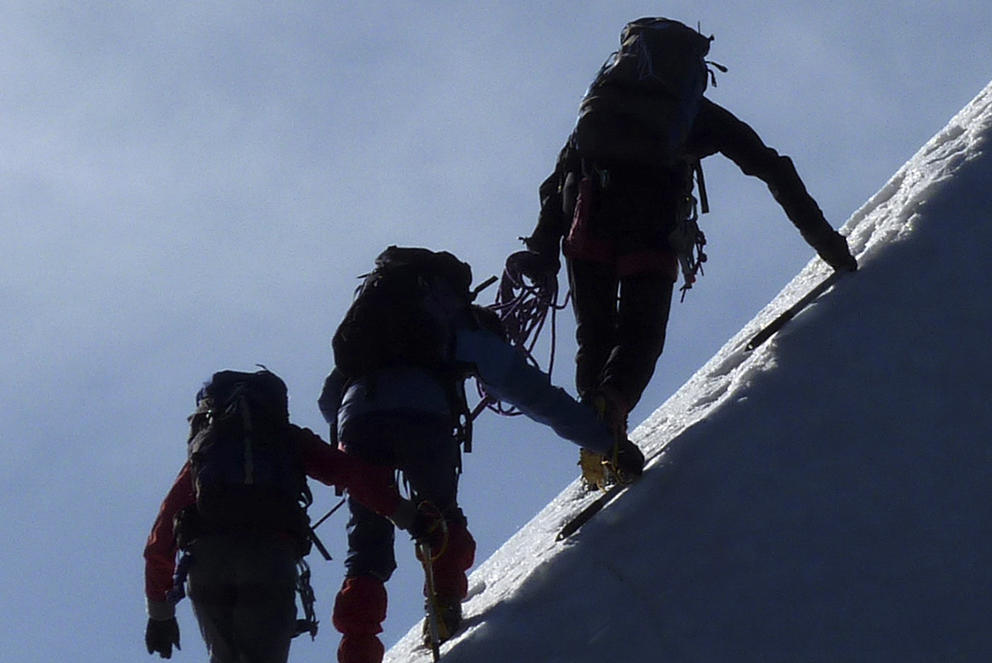 Mountaineers in the snow 
