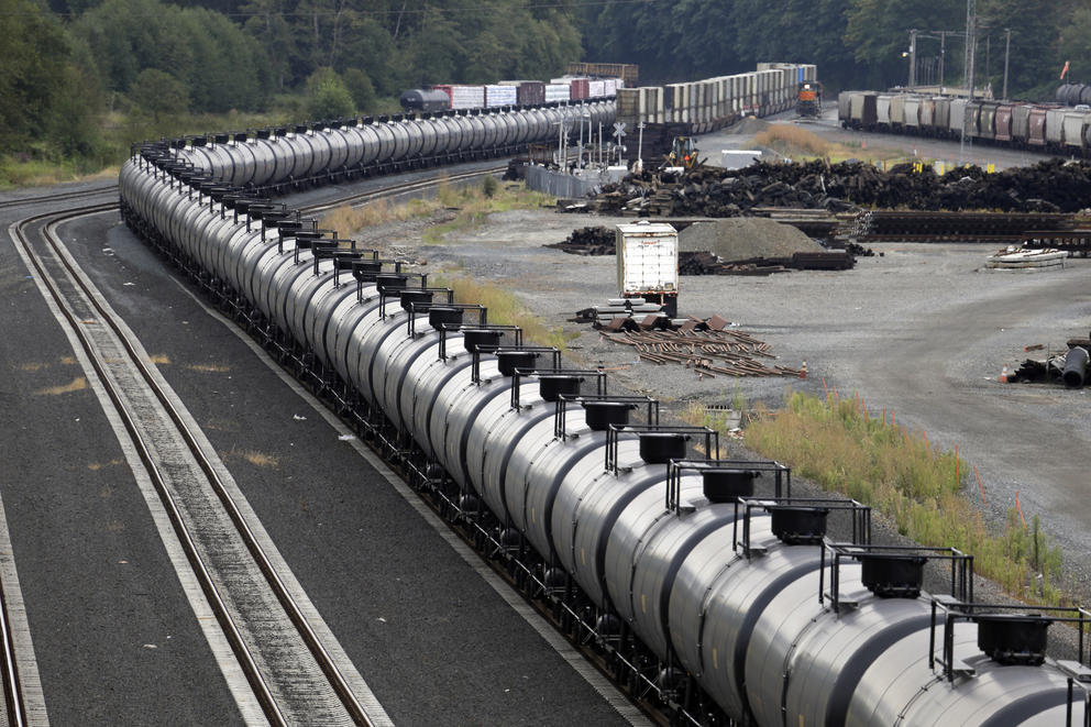 Train stuck on the tracks in Everett, Wash.