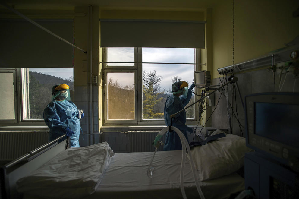 Medical staff operate venitlator