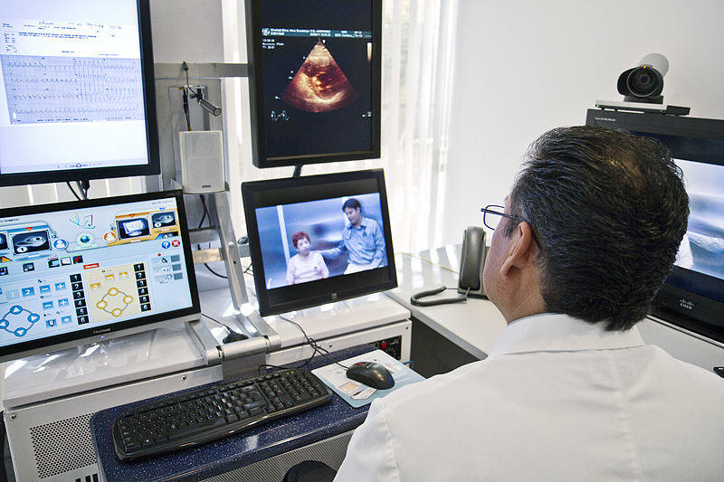 800px-Telemedicine_Consult