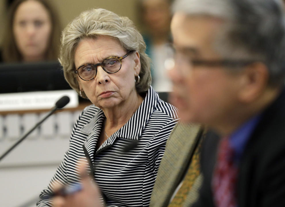 Chris Gregoire in focus, Gary Locke in foreground