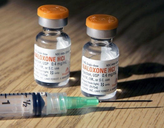 narcan-with-needle3
