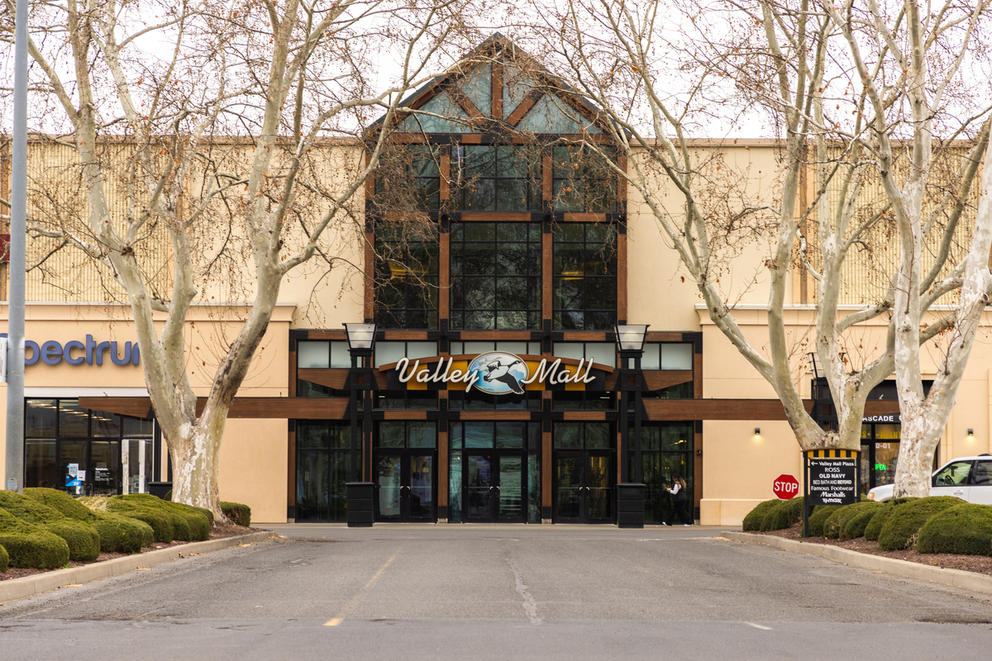 Entrance of Valley Mall in Union Gap, Wash. 
