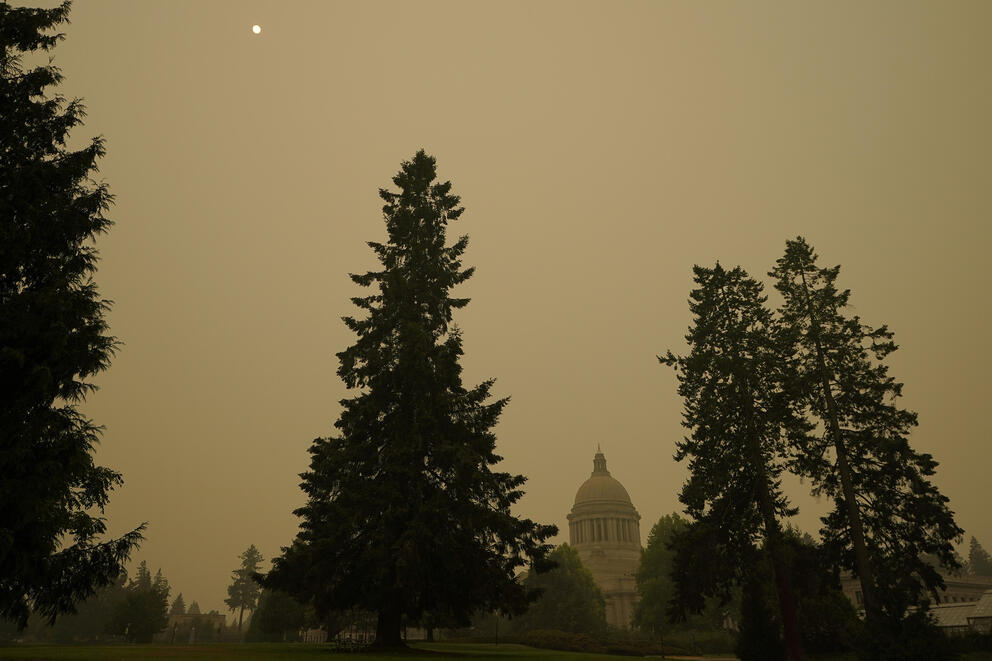 Smoke from wildfire at the Washington state Capitol 