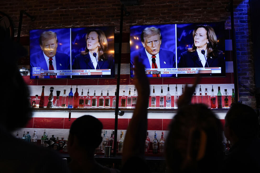 people watching the presidential debate