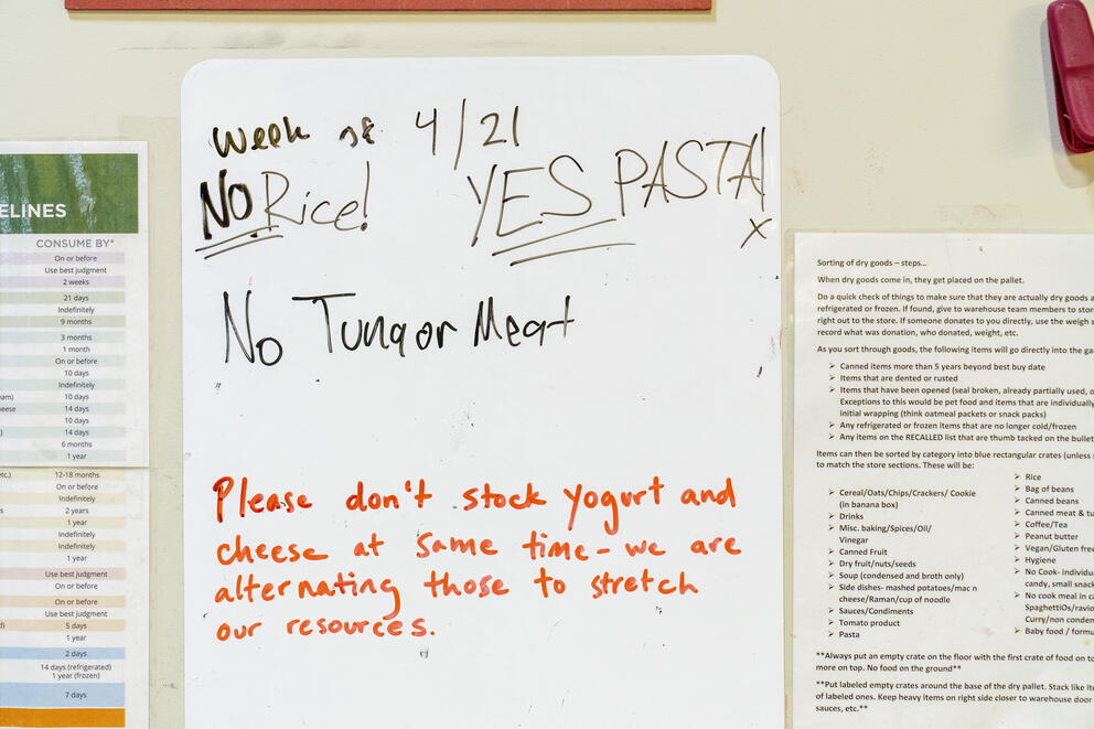 a white board reading "No rice. No tuna or meat. Yes pasta."