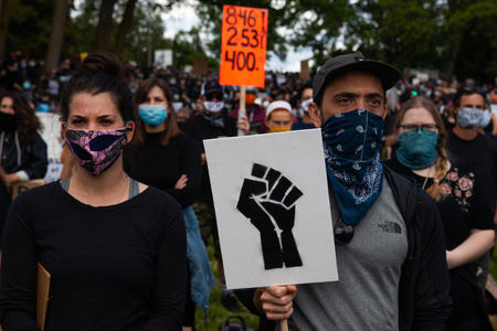 two white activists at a BLM protest