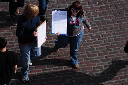 Circulating_an_initiative_petition_01.jpg