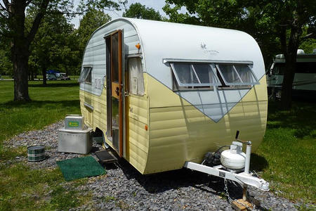 homeless trailer mobile home