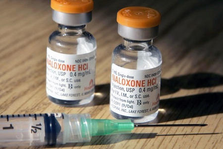 narcan-with-needle3