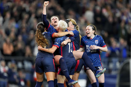 OL Reign players celebrate Veronica Lasko’s goal against Angel City FC