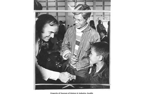 Governor Dan Evans greeting Tony Le and son
