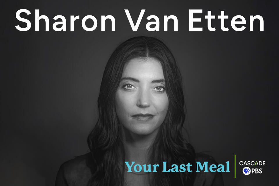 Sharon Van Etten in black and white